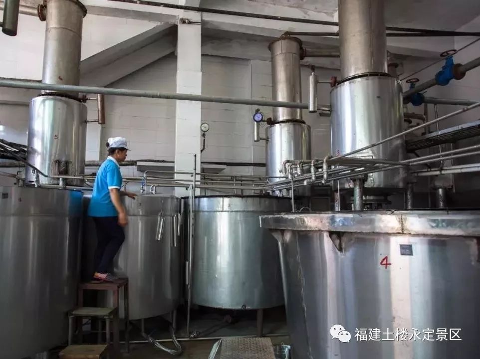 喜迎国庆醉美土楼|借问酒家何处有？拳王争霸风情街！我有酒，你有故事吗？