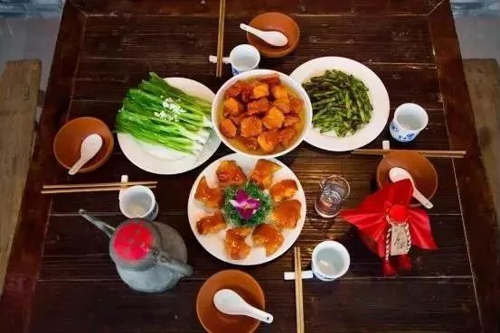 喜迎国庆醉美土楼|借问酒家何处有?拳王争霸风情街!我有酒,你有故事吗?