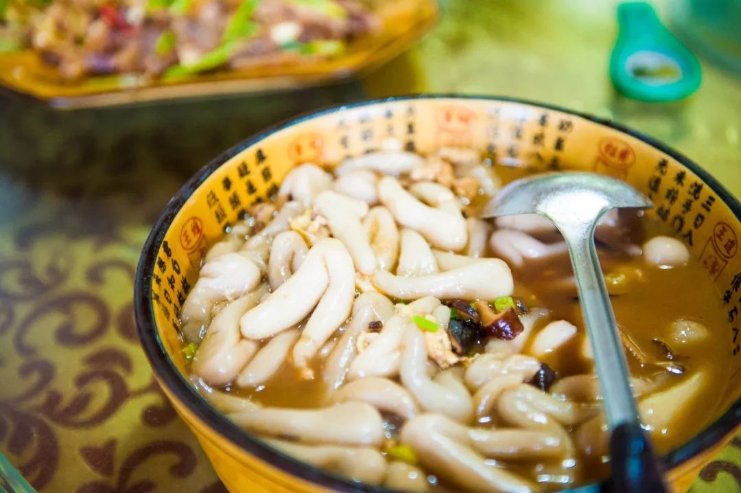 喜迎国庆醉美土楼|借问酒家何处有？拳王争霸风情街！我有酒，你有故事吗？