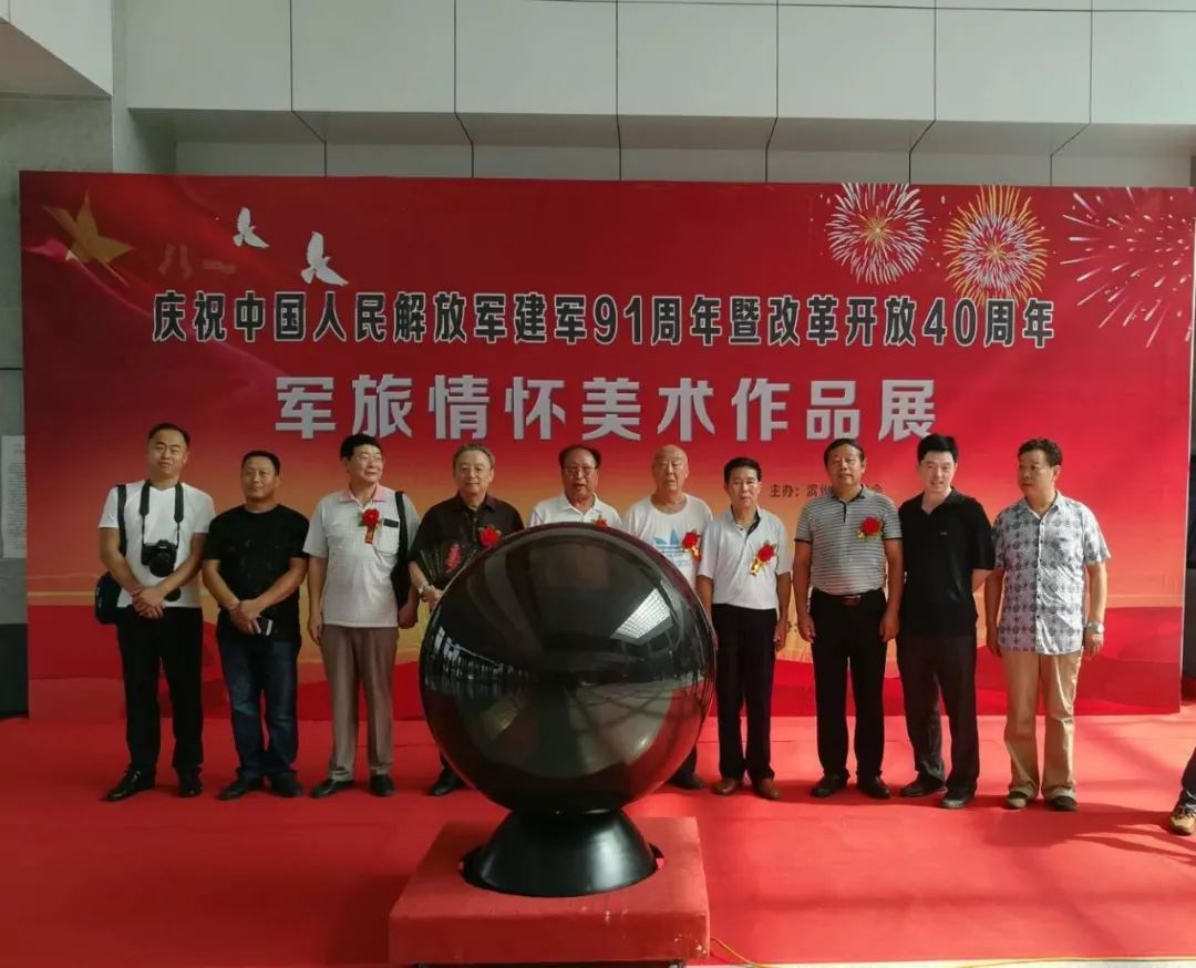 让军人成为全社会尊崇的职业,努力让军人成为全社会尊崇的职业