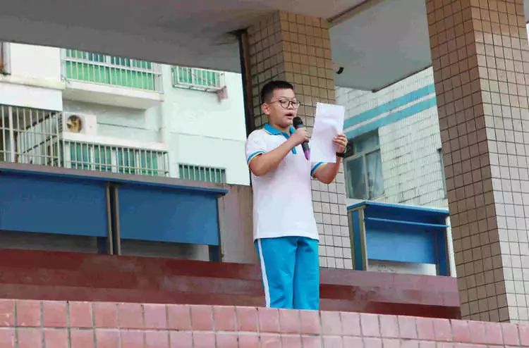 农垦中学初一五班军训视频,海南省农垦实验中学军训视频