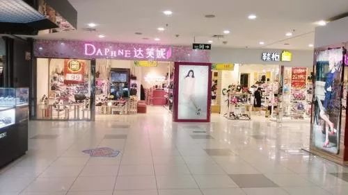 达芙妮转型运动鞋,运动小白鞋达芙妮