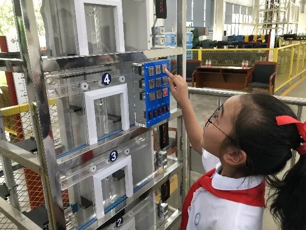 官方科普电梯掉下去了怎么自救,电梯减速到停止是什么原因