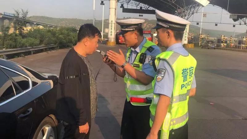 酒驾超速280迈造成交通事故,曝光酒驾醉驾交通违法行为