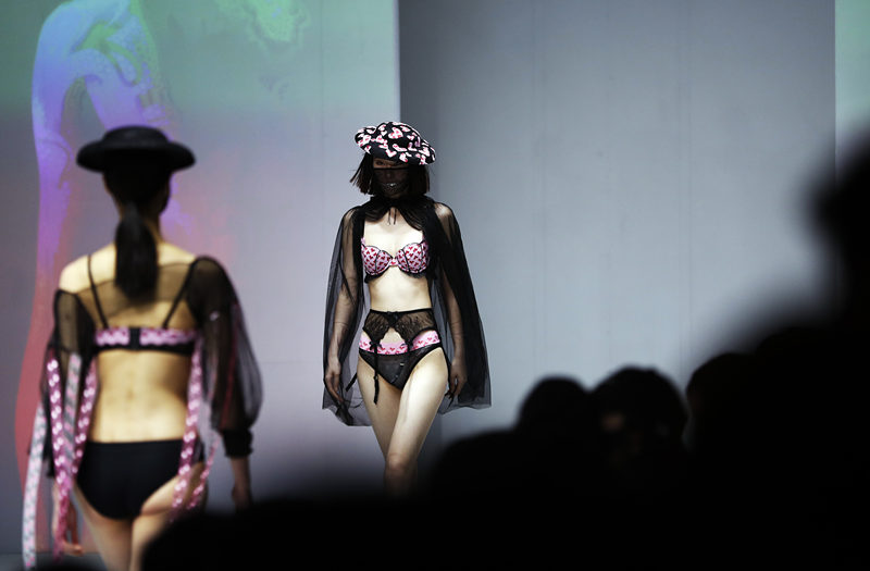 女性要不要穿文胸,女性应不应该穿胸罩