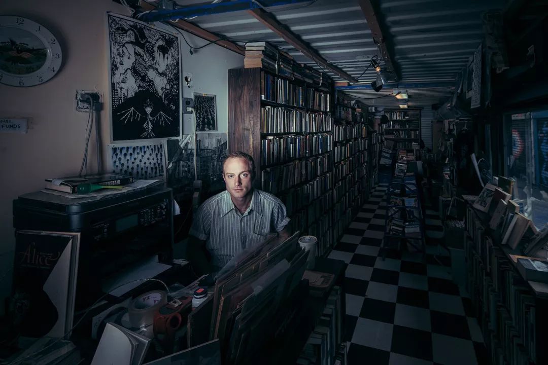 书店肖像摄影师,书店摄影人像