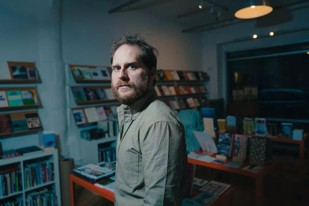 书店肖像摄影师,书店摄影人像