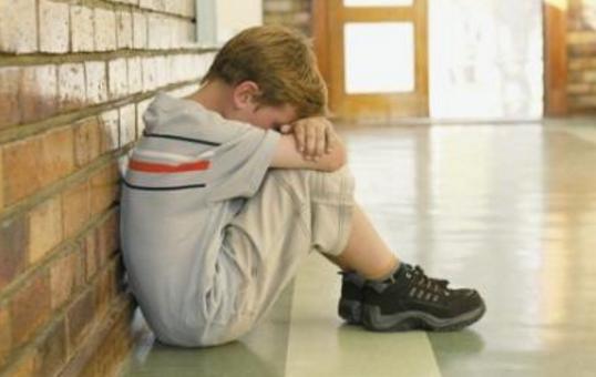 如何帮助自卑心理的人走出自卑,总感觉自己自卑怎么办