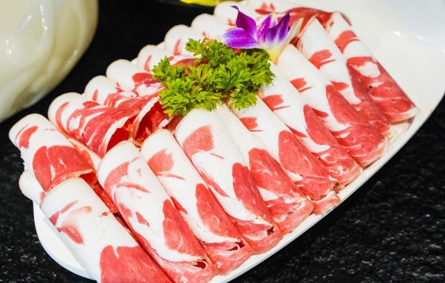 百位网红齐聚草原一岁羊开业庆典享蒙古之夜品全羊晚宴