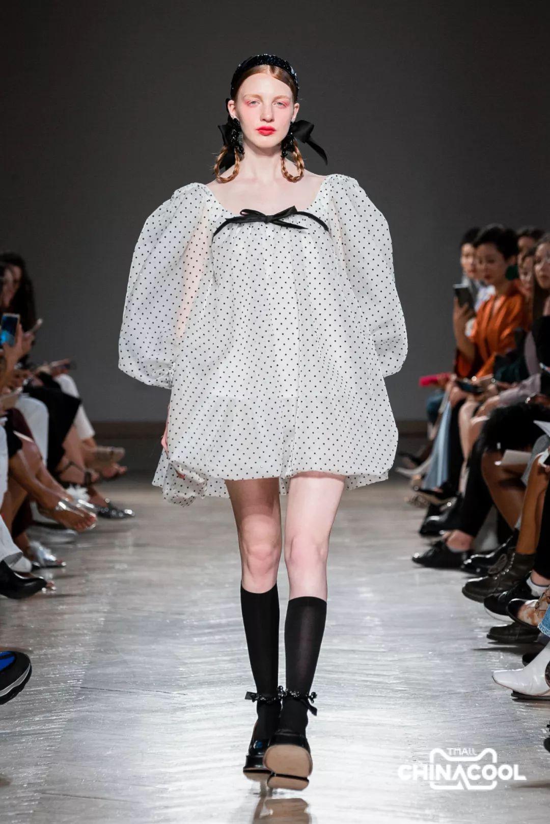 穿什么更时尚,穿什么衣服很时髦好看女生