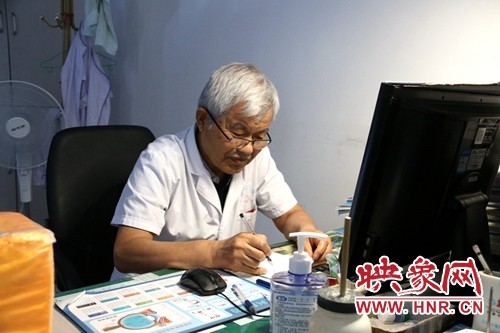 漯河市三院眼科名誉院长李钦兹：50年始终坚守从医之路