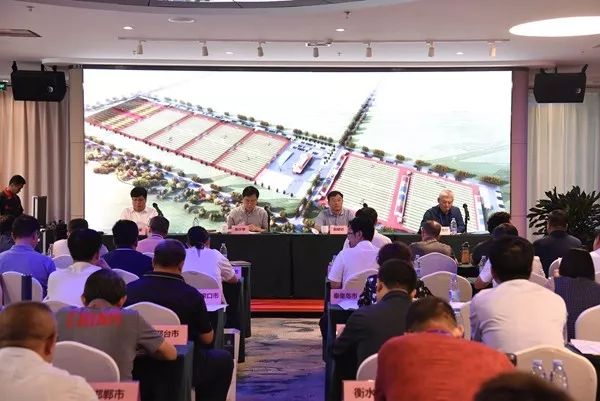 加快建设足球场成效,推进场地建设