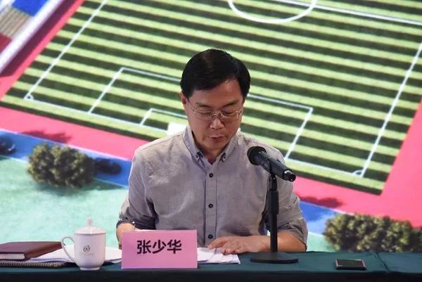 加快建设足球场成效,推进场地建设