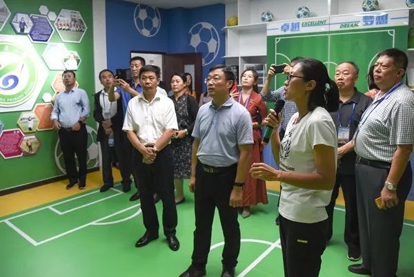 加快建设足球场成效,推进场地建设