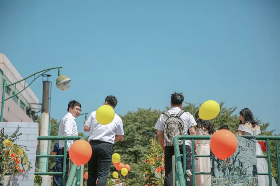 凭是什么读音,凭什么是谁的歌