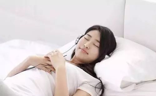 年纪轻轻就耳背?这样做有损听力