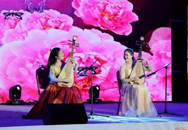 载歌载舞庆国庆迎中秋,载歌载舞喜迎七十年州庆