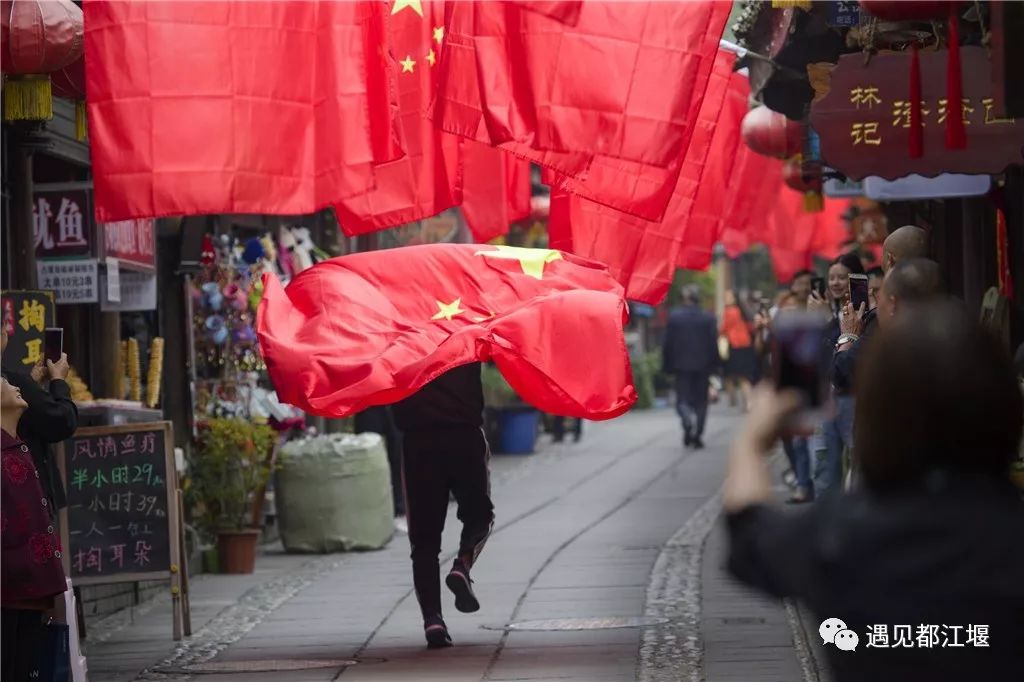 五星红旗同框感受,与五星红旗相遇
