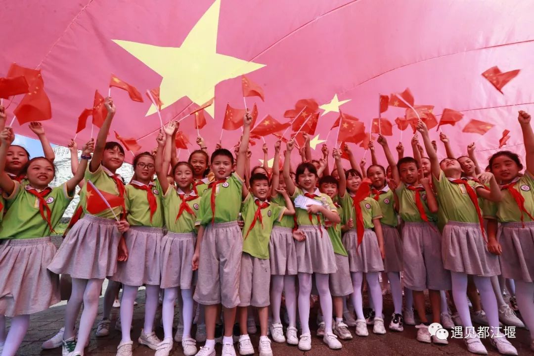 五星红旗同框感受,与五星红旗相遇