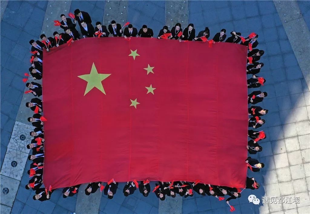 五星红旗同框感受,与五星红旗相遇