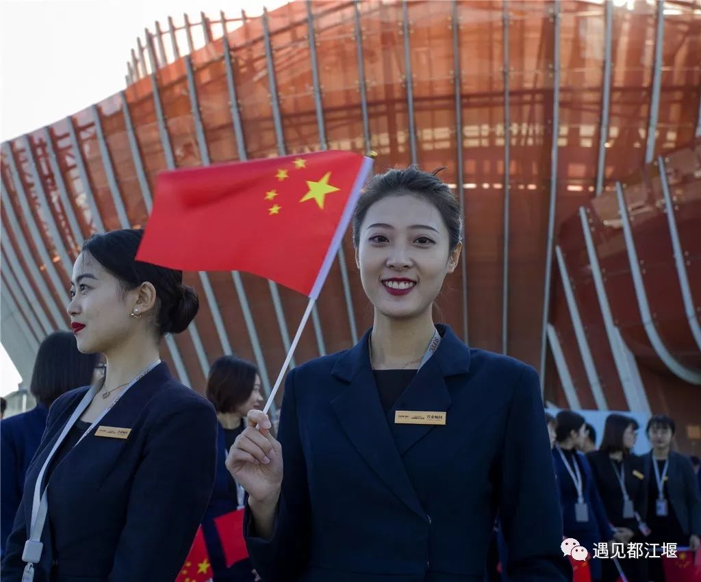 五星红旗同框感受,与五星红旗相遇