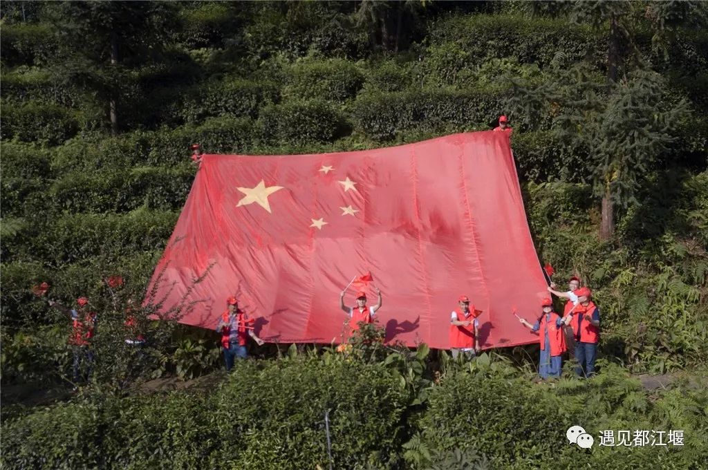 五星红旗同框感受,与五星红旗相遇