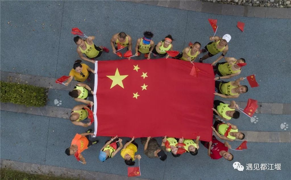 五星红旗同框感受,与五星红旗相遇