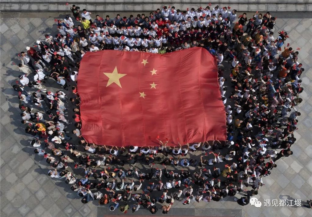 五星红旗同框感受,与五星红旗相遇