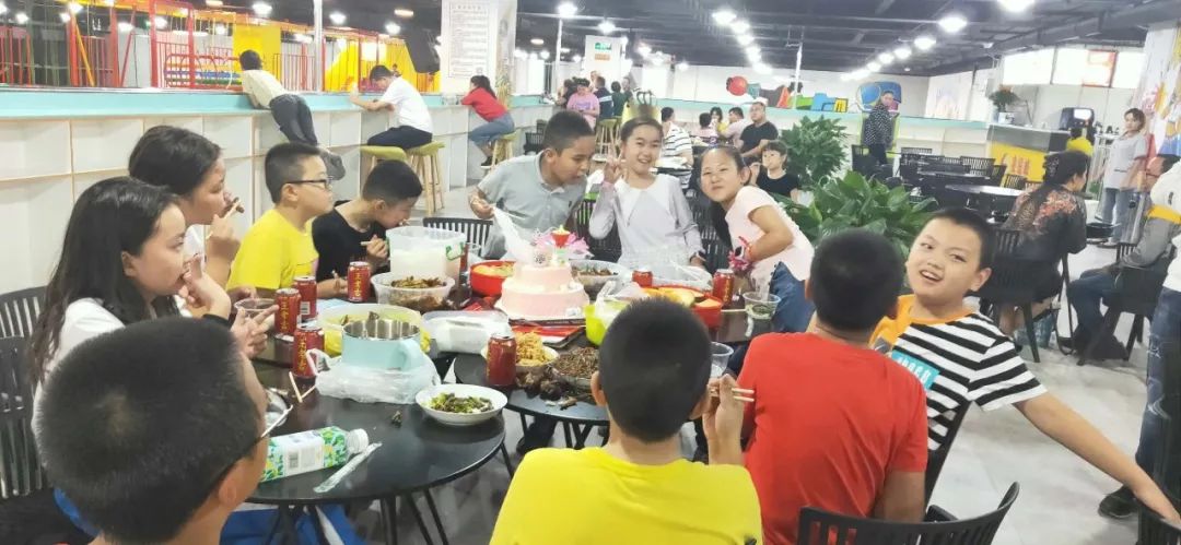 喀什蹦床公园今日优惠价格,喀什蹦床公园门票多少钱