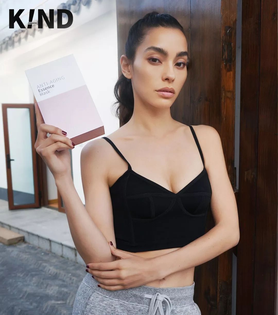 51岁“人间*物尤**”一夜爆红!看完她这张图,200w网友惊呼:我又恋爱了