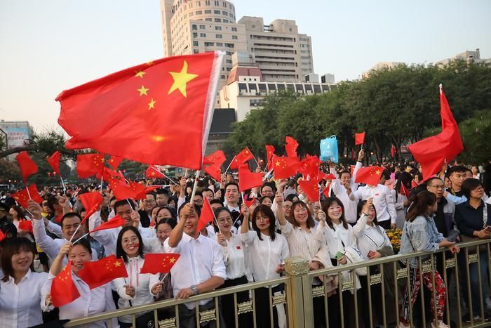 今天的新城广场，超燃