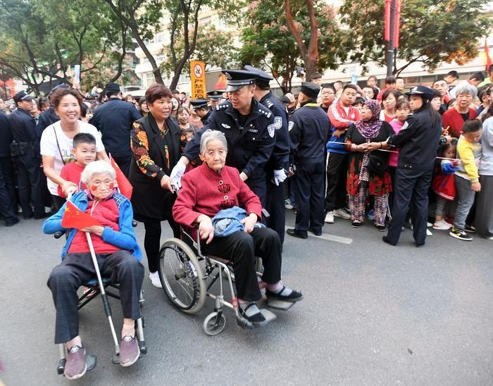 今天的新城广场，超燃