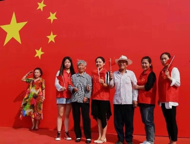 我与国旗同框主题墙,我与国旗迎国庆