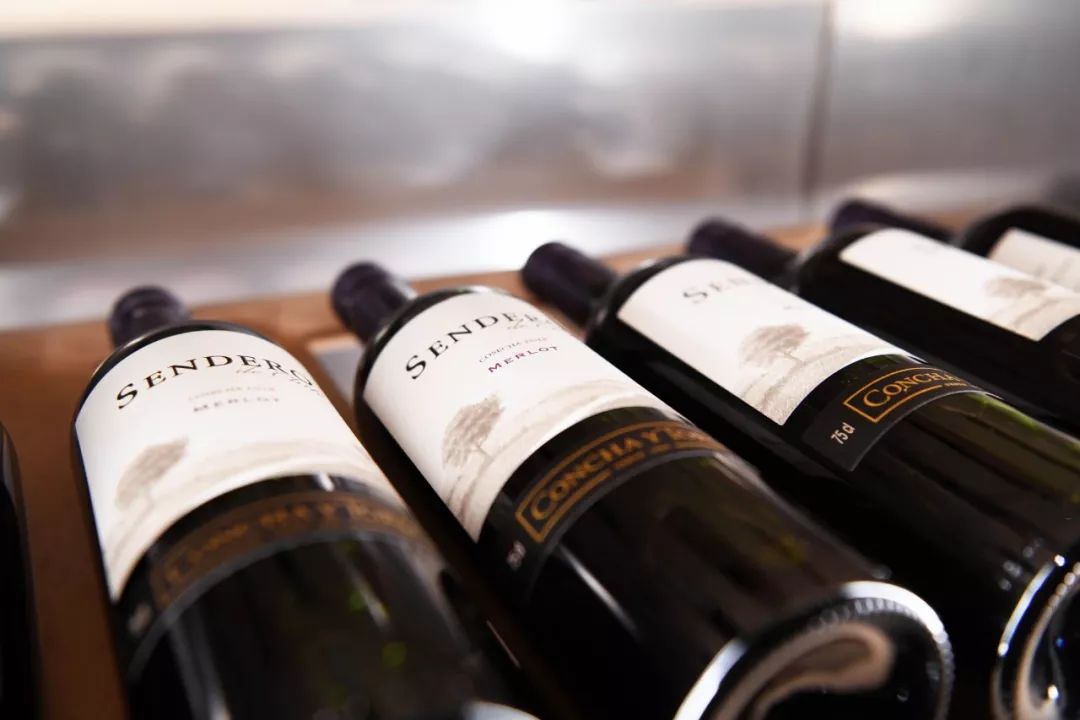 应天大街888号金鹰世界,建邺区应天大街888号