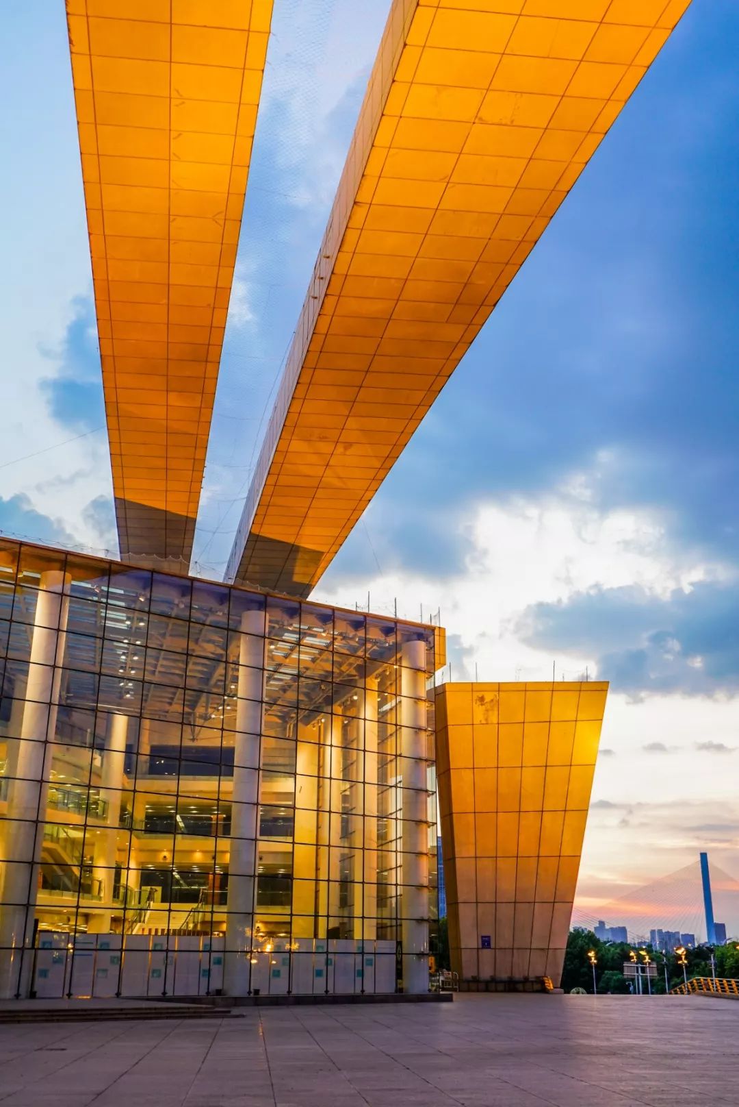 凭是什么读音,凭什么是谁的歌