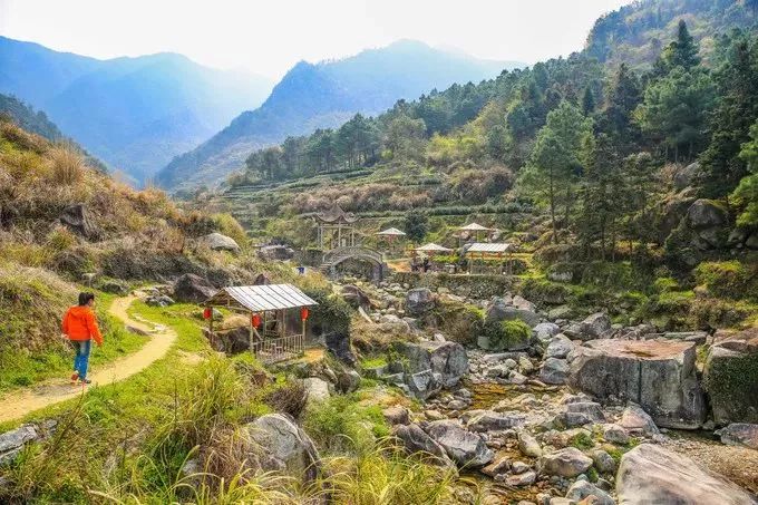 盛世如愿缅怀先烈|来浙里办文旅专区寻一条红色旅游线路，出发！