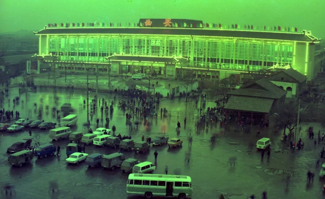 西安老火车站改造前后对比,西安火车站十年变化图