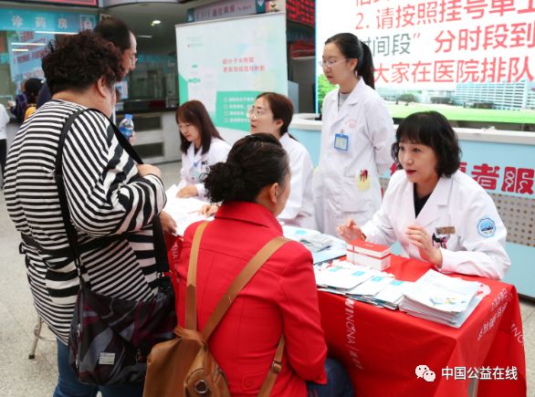 包头市中心医院举办“中国*疮痤**周”义诊活动