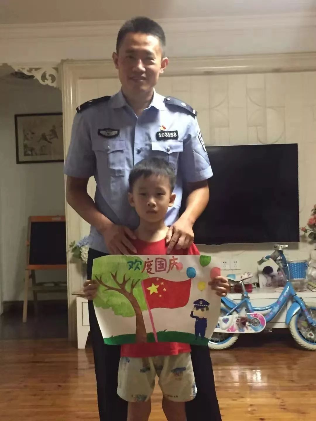 不一样的国庆献礼,福州警宝画出对祖国的爱