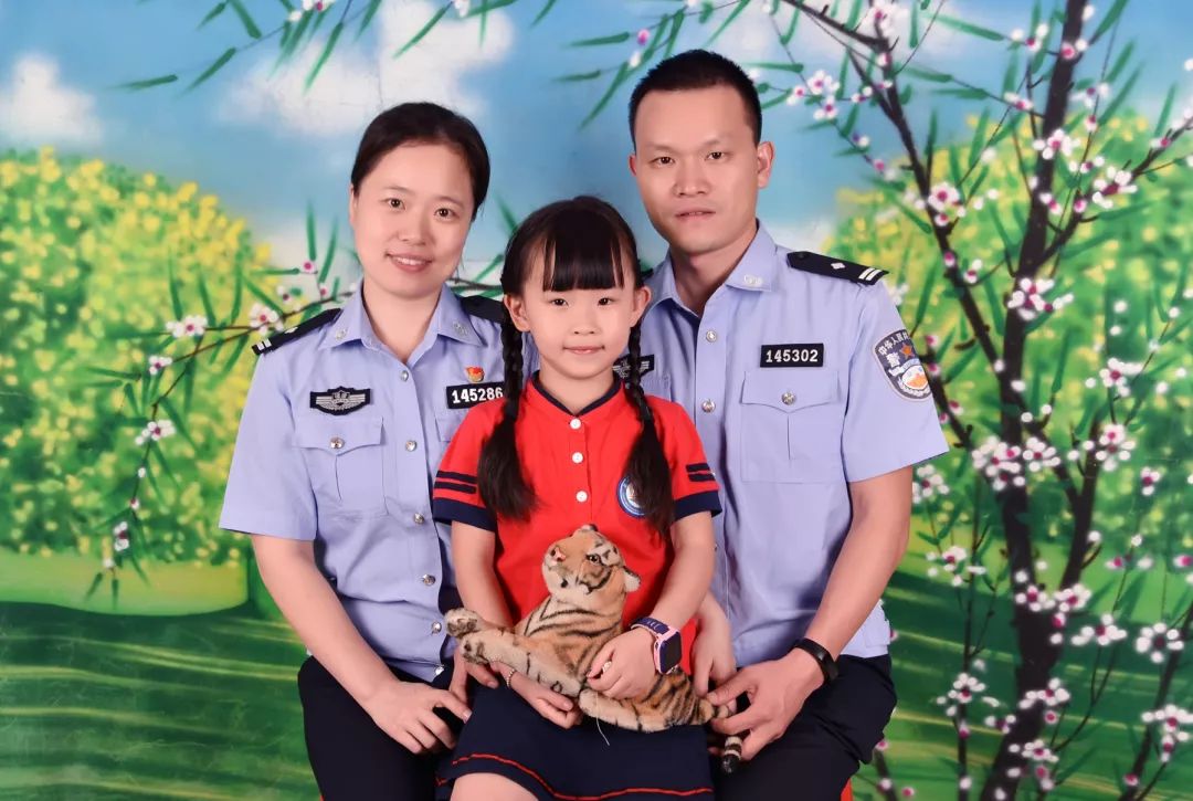 不一样的国庆献礼,福州警宝画出对祖国的爱