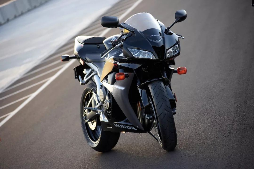 本田cbr600rr几千转,本田cbr400rr