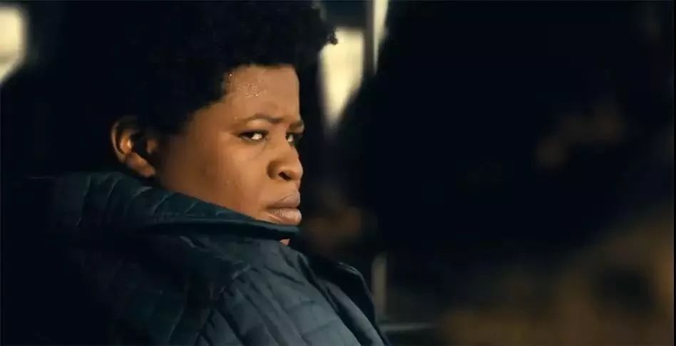 它因为尺度太大，被美国人*制抵**上映……