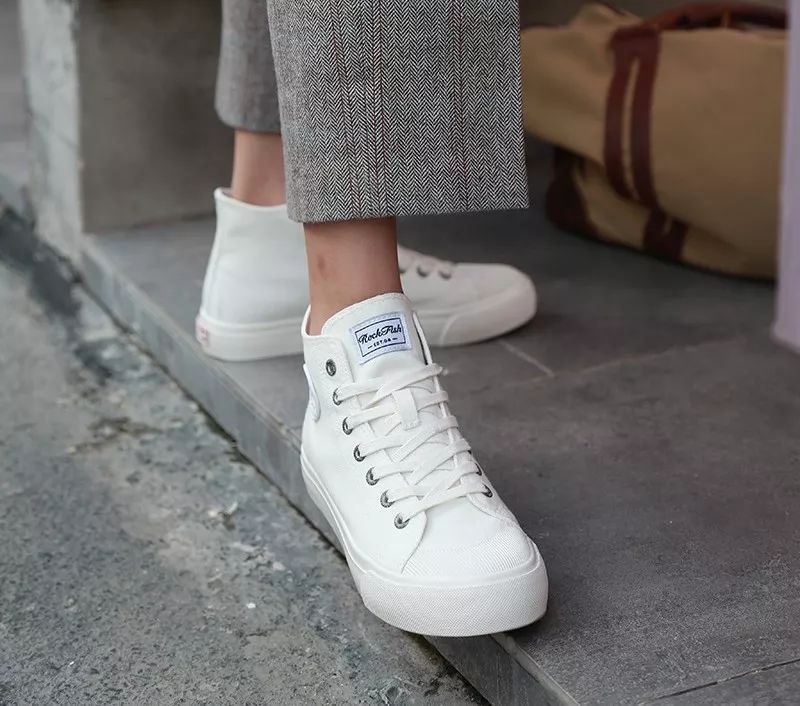 凯特王妃同款帆布鞋,梅根王妃穿什么鞋好看