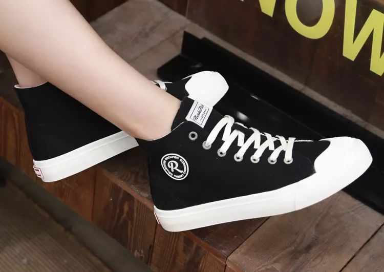 凯特王妃同款帆布鞋,梅根王妃穿什么鞋好看