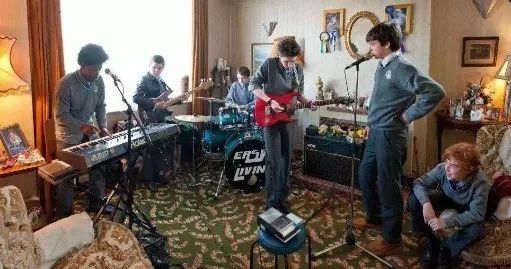 “趁十一”系列|出门折腾不如在家撸片，这里有份必补高能片单