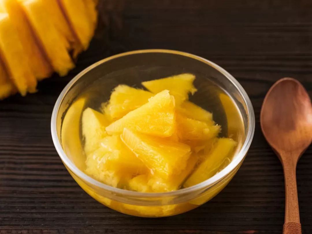 又香又甜的黄金凤梨,削了皮直接吃丨界界好物馆