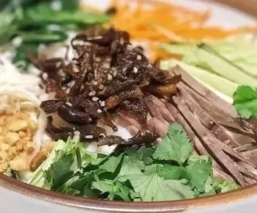 不出昆明就能吃到版纳特色烧烤,不出京城就可以吃遍全国美食