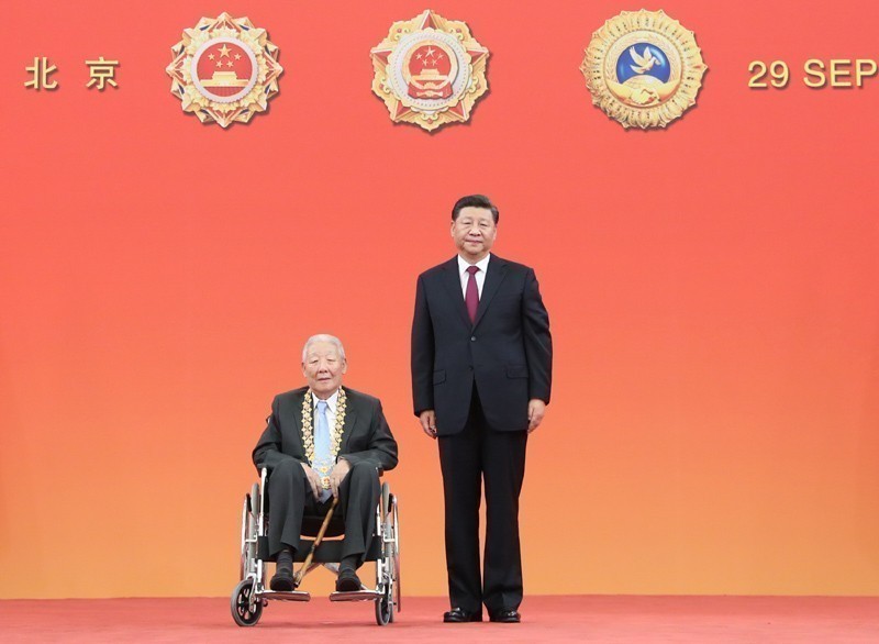 又逢重阳，重温习*平近**尊老敬老的暖心故事