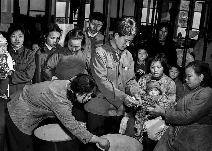 新亚新、高能广场、恒太城……你喜欢去哪里购物？你知道它们的故事吗？