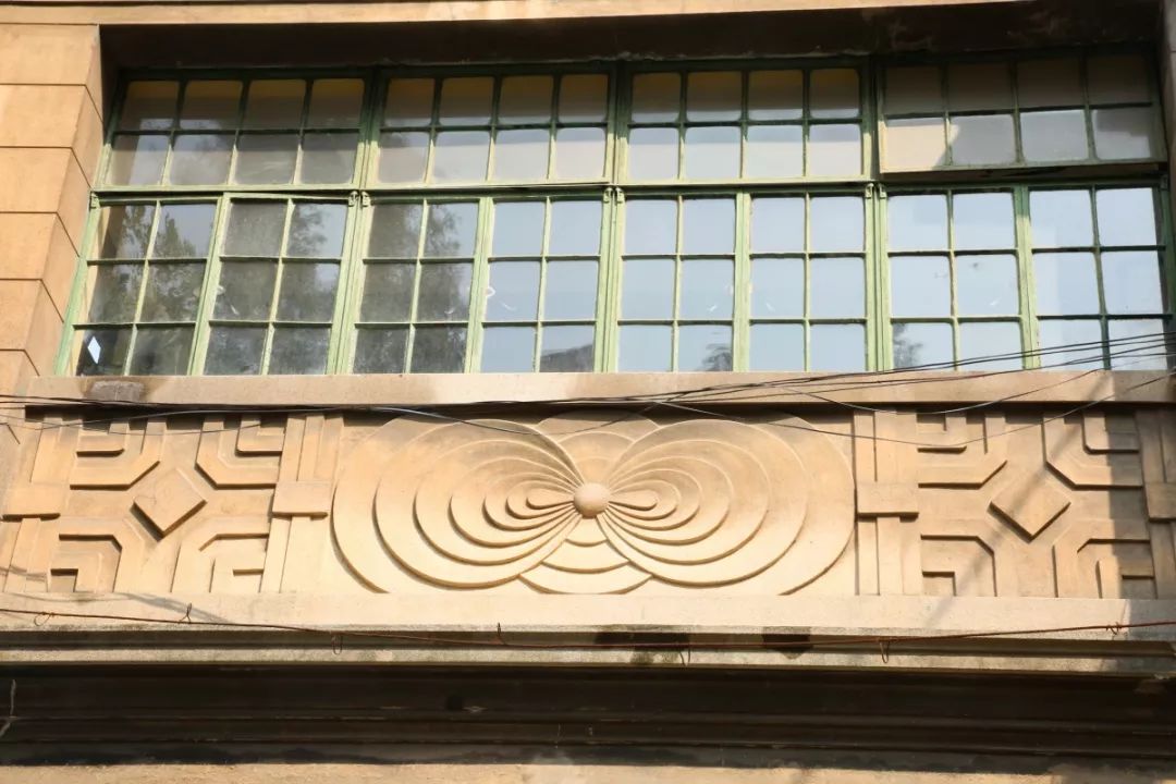 【探秘】长宁这条不起眼的小马路，竟藏有中国“烟卷大王”洋气的老宅……